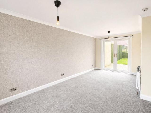 2 bedroom end of terrace house to rent