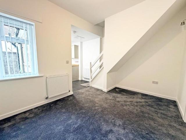 2 bedroom end of terrace house to rent
