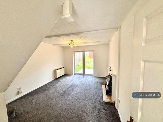 2 bedroom end of terrace house to rent