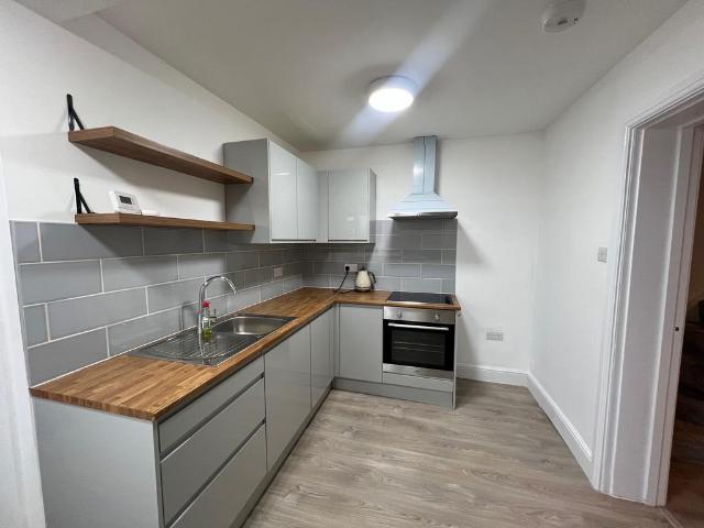 2 bedroom end of terrace house to rent