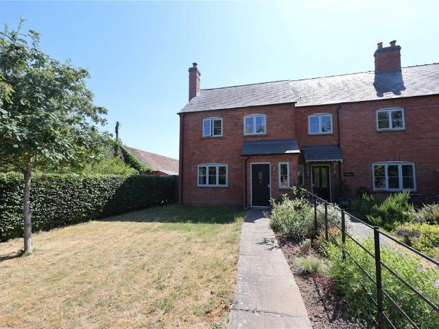 2 bedroom end of terrace house to rent