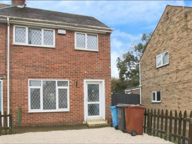 3 bedroom end of terrace house to rent