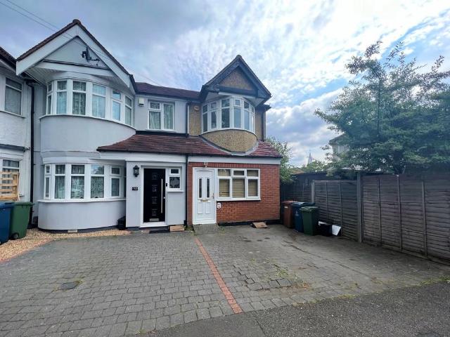 2 bedroom end of terrace house to rent