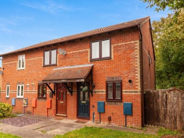 2 bedroom end of terrace house to rent