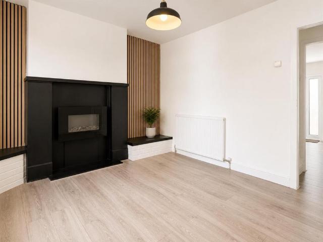 2 bedroom end of terrace house to rent