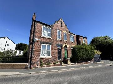 2 bedroom end of terrace house to rent