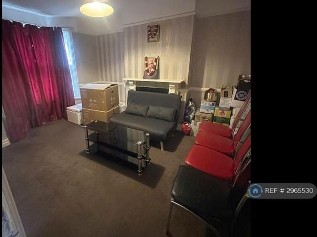 2 bedroom end of terrace house to rent