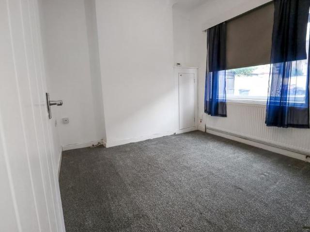 2 bedroom end of terrace house to rent