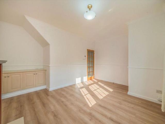 2 bedroom end of terrace house to rent