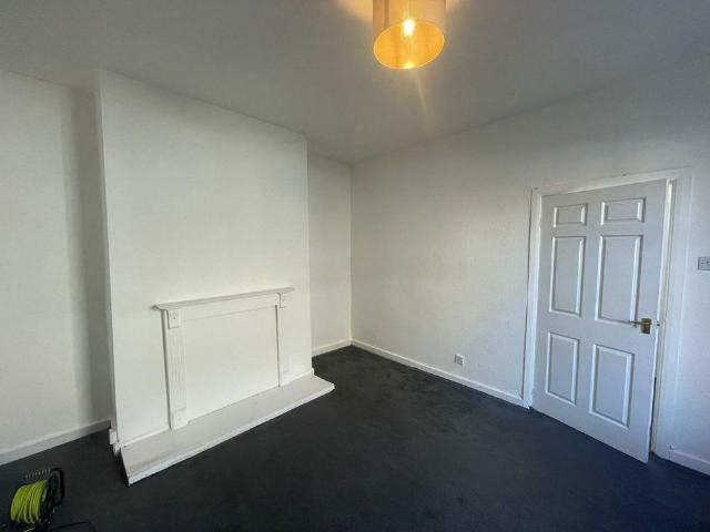 2 bedroom end of terrace house to rent