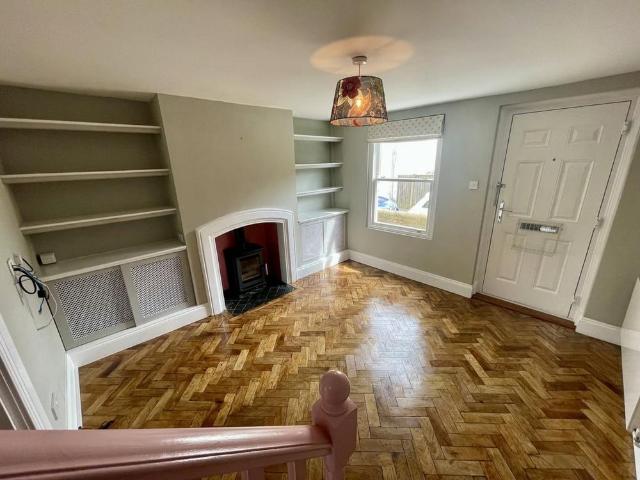 2 bedroom end of terrace house to rent