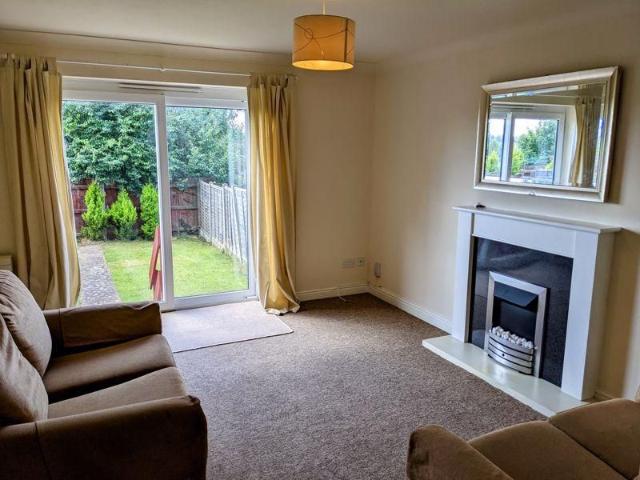 2 bedroom end of terrace house to rent