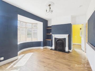 2 bedroom end of terrace house to rent