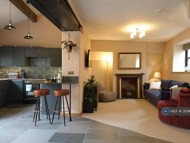 2 bedroom end of terrace house to rent