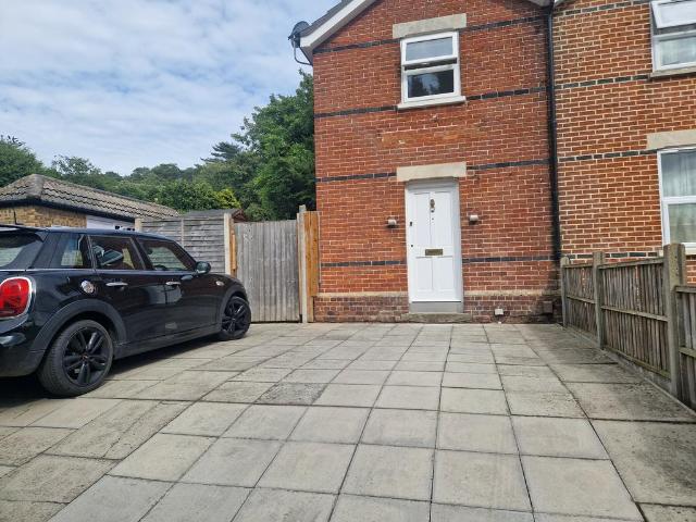 2 bedroom end of terrace house to rent