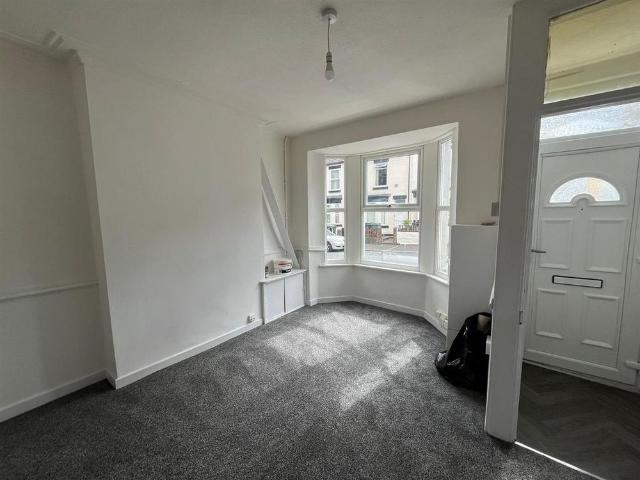 2 bedroom end of terrace house to rent