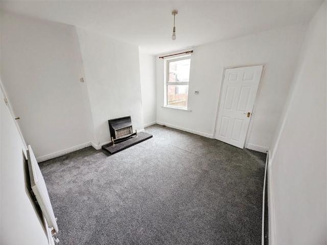 2 bedroom end of terrace house to rent