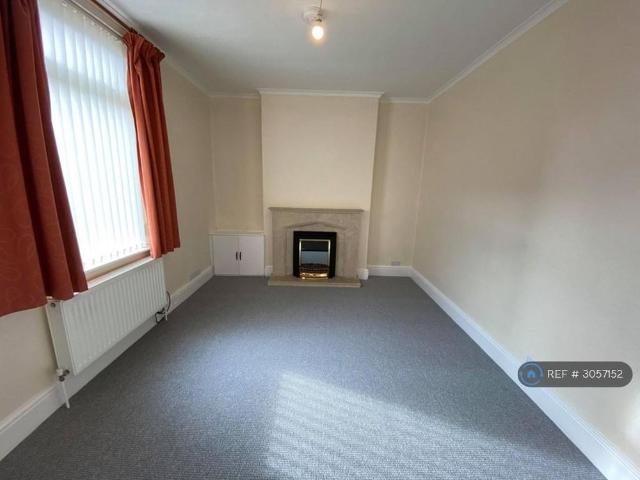 2 bedroom end of terrace house to rent