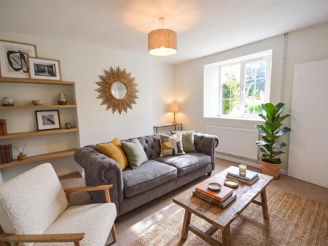 2 bedroom end of terrace house to rent