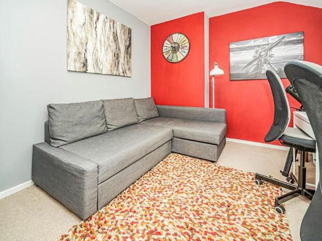 2 bedroom end of terrace house to rent