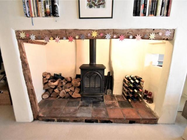2 bedroom end of terrace house to rent
