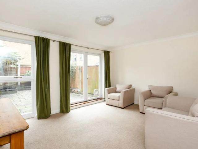 2 bedroom end of terrace house to rent