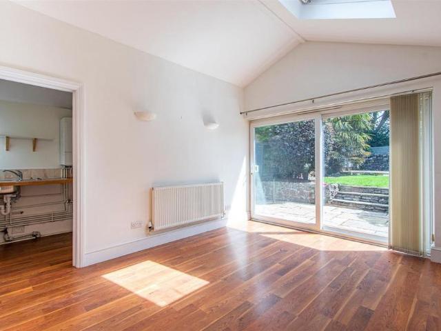 2 bedroom end of terrace house to rent
