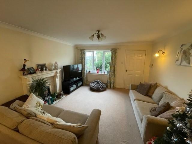 2 bedroom end of terrace house to rent