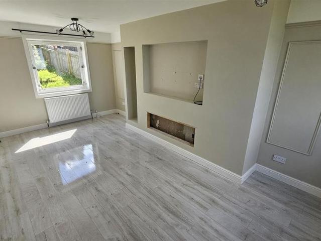 2 bedroom end of terrace house to rent
