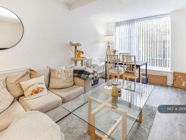 2 bedroom end of terrace house to rent