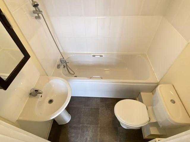 2 bedroom end of terrace house to rent
