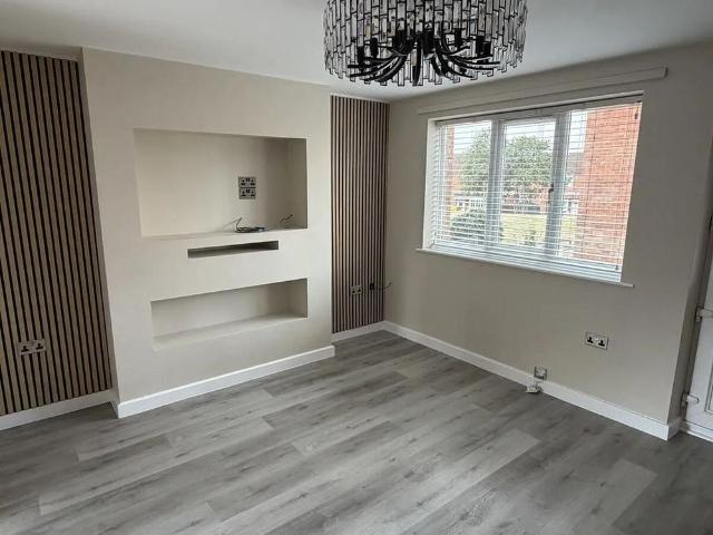 2 bedroom end of terrace house to rent