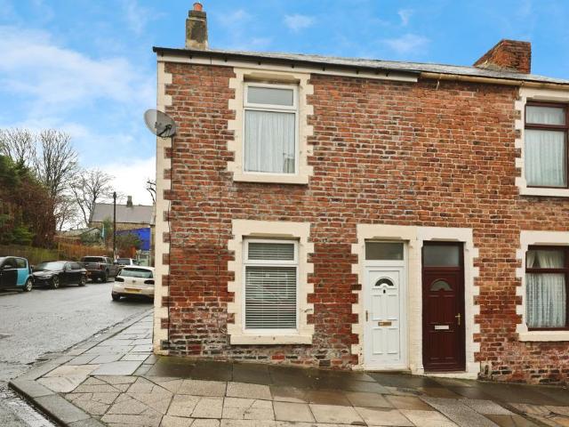 2 bedroom end of terrace house to rent