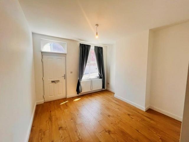 2 bedroom end of terrace house to rent