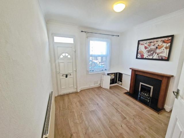 2 bedroom end of terrace house to rent
