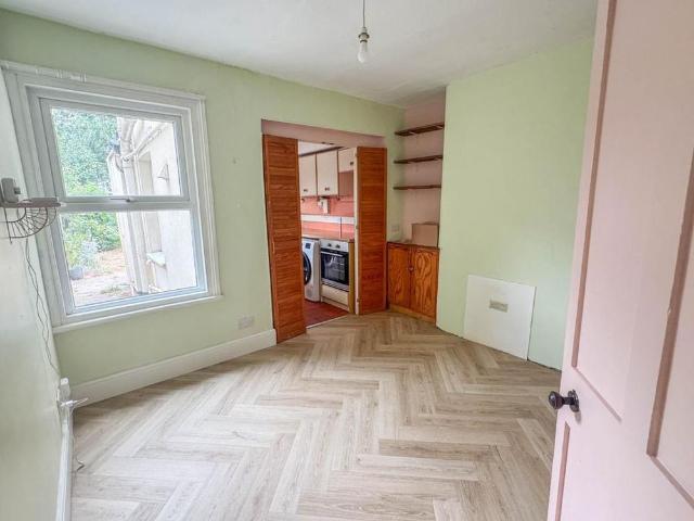 2 bedroom end of terrace house to rent