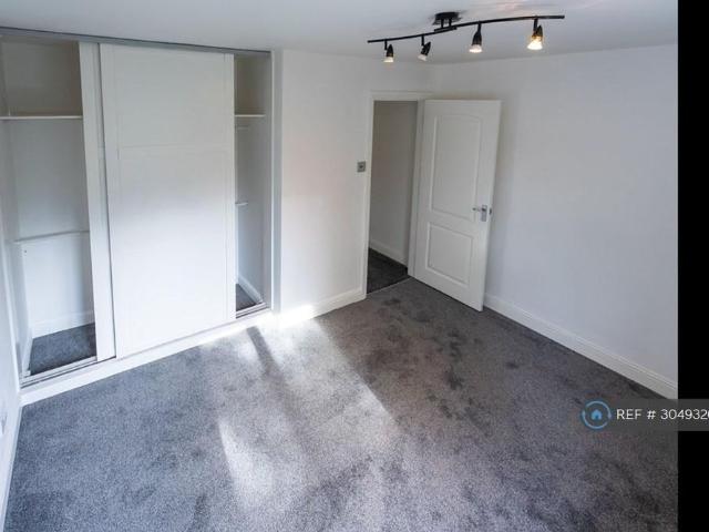 2 bedroom end of terrace house to rent