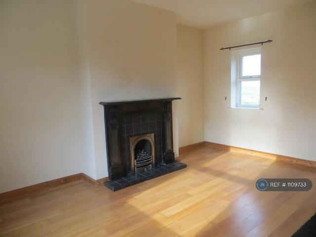 2 bedroom end of terrace house to rent