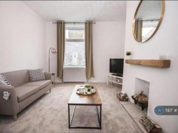 2 bedroom end of terrace house to rent