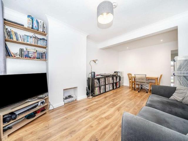 2 bedroom end of terrace house to rent