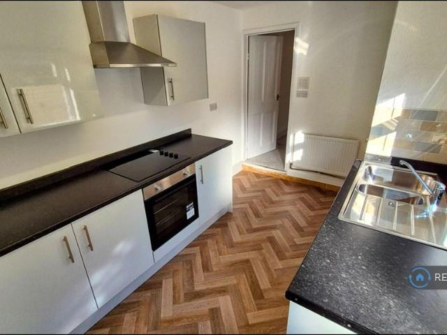 2 bedroom end of terrace house to rent