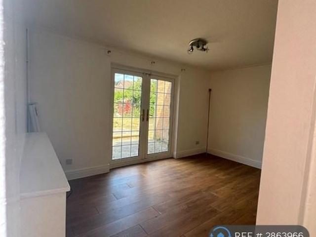 2 bedroom end of terrace house to rent