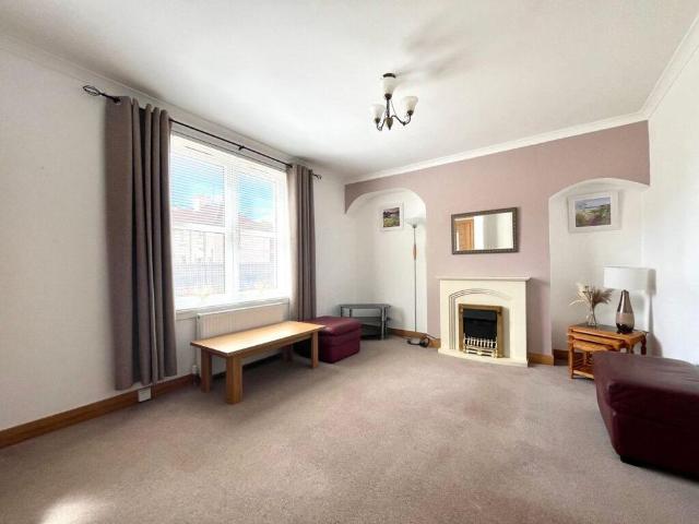 2 bedroom end of terrace house to rent