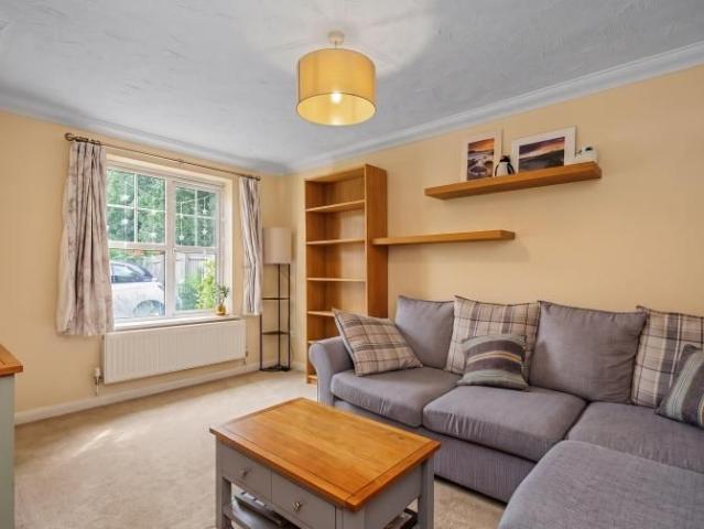 2 bedroom end of terrace house to rent