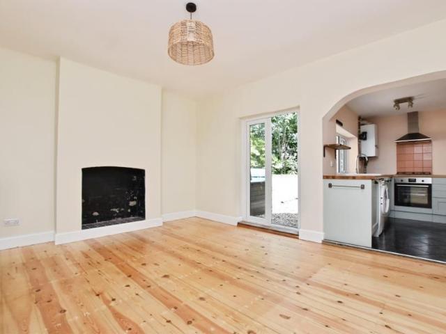 2 bedroom end of terrace house to rent
