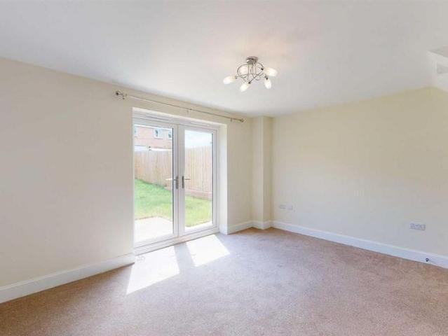 2 bedroom end of terrace house to rent