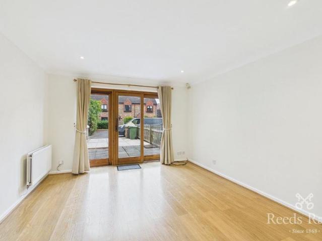 2 bedroom end of terrace house to rent