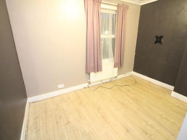 2 bedroom end of terrace house to rent