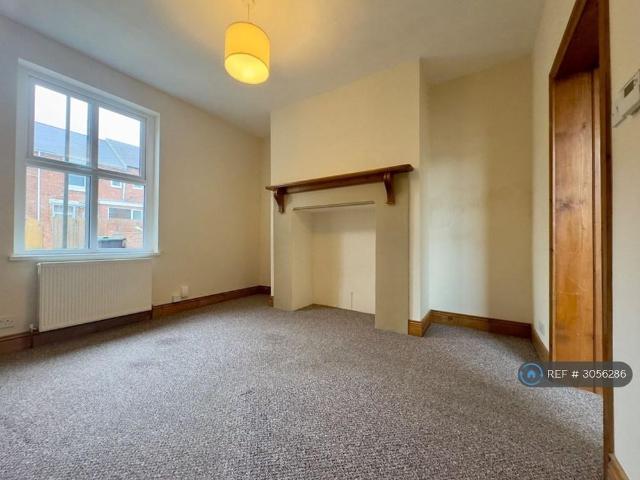 2 bedroom end of terrace house to rent
