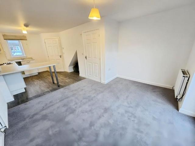 2 bedroom end of terrace house to rent